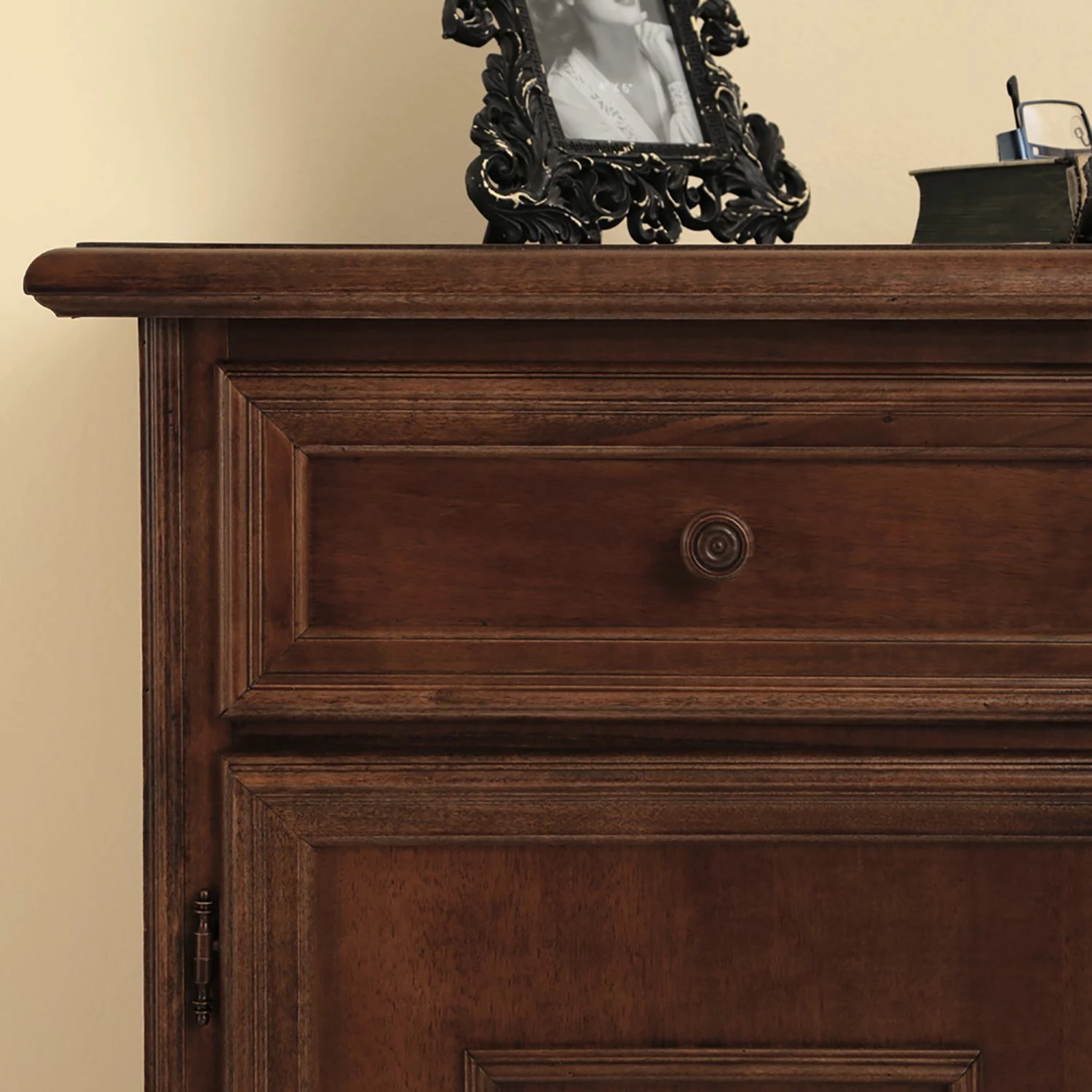 Montreux Kommode Arabella II - Ayous teilmassiv - Antikbraun 7 Montreux Kommode Arabella II - Ayous teilmassiv - Antikbraun – Bild 5