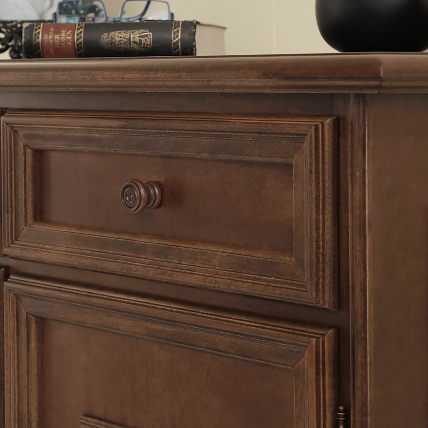 Montreux Kommode Arabella II - Ayous teilmassiv - Antikbraun 10 Montreux Kommode Arabella II - Ayous teilmassiv - Antikbraun – Bild 8