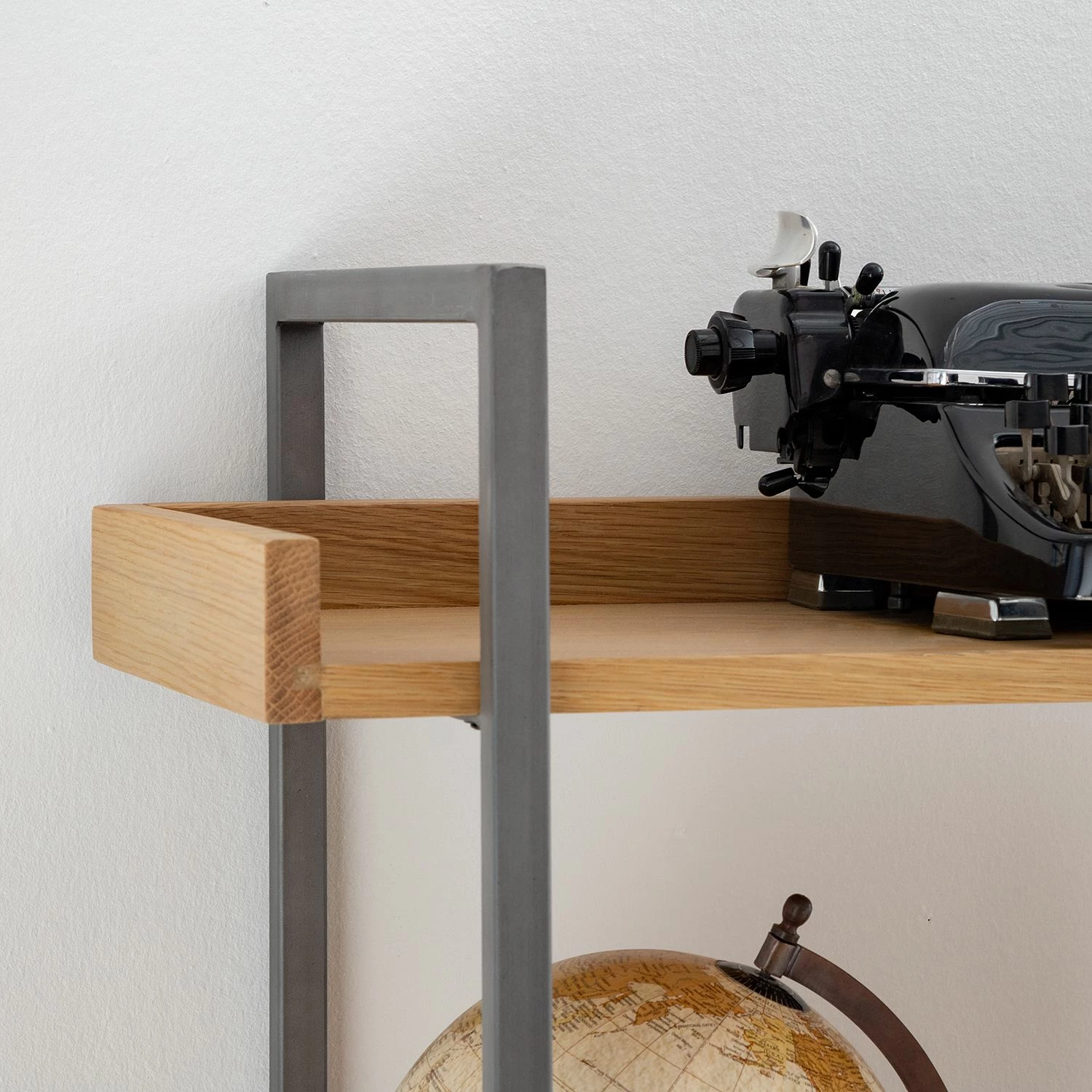 Ars manufacti Bücherregal Dharai I - Echtholzfurnier / Metall - Eiche / Silber 12 Ars manufacti Bücherregal Dharai I - Echtholzfurnier / Metall - Eiche / Silber – Bild 10