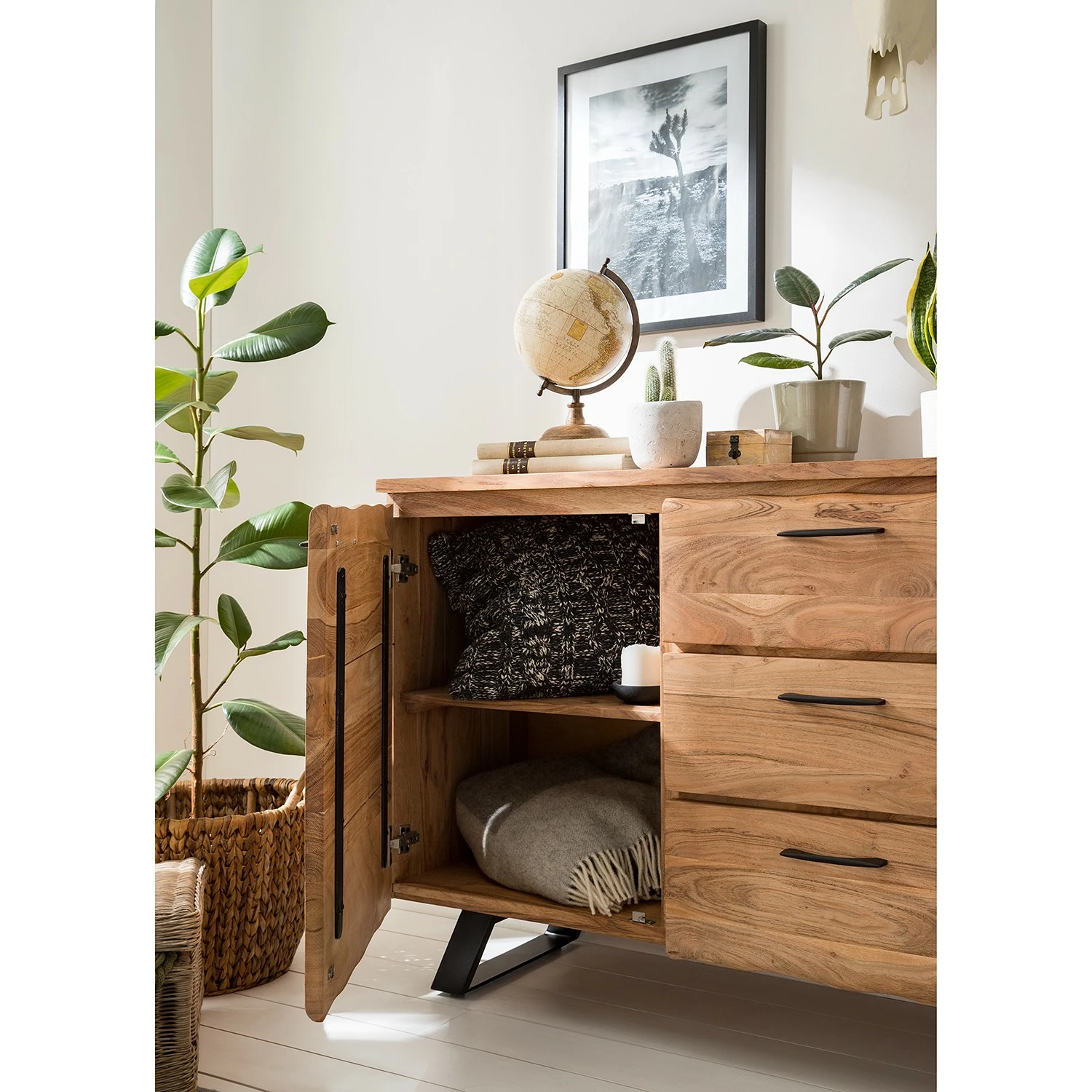 Ars Natura Sideboard Vardo - Akazie massiv / Metall - Akazie / Schwarz 16 Ars Natura Sideboard Vardo - Akazie massiv / Metall - Akazie / Schwarz – Bild 14