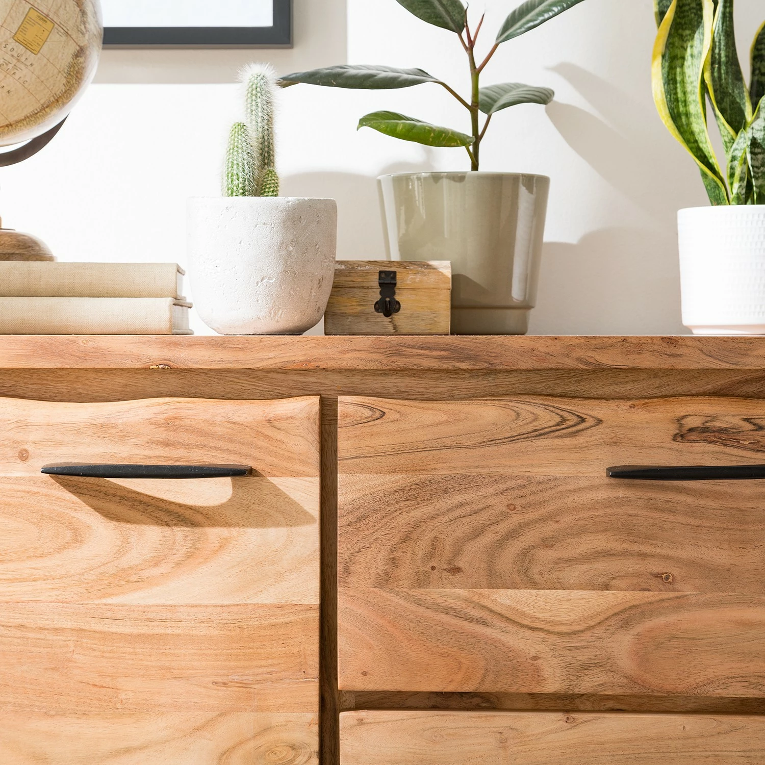 Ars Natura Sideboard Vardo - Akazie massiv / Metall - Akazie / Schwarz 18 Ars Natura Sideboard Vardo - Akazie massiv / Metall - Akazie / Schwarz – Bild 16