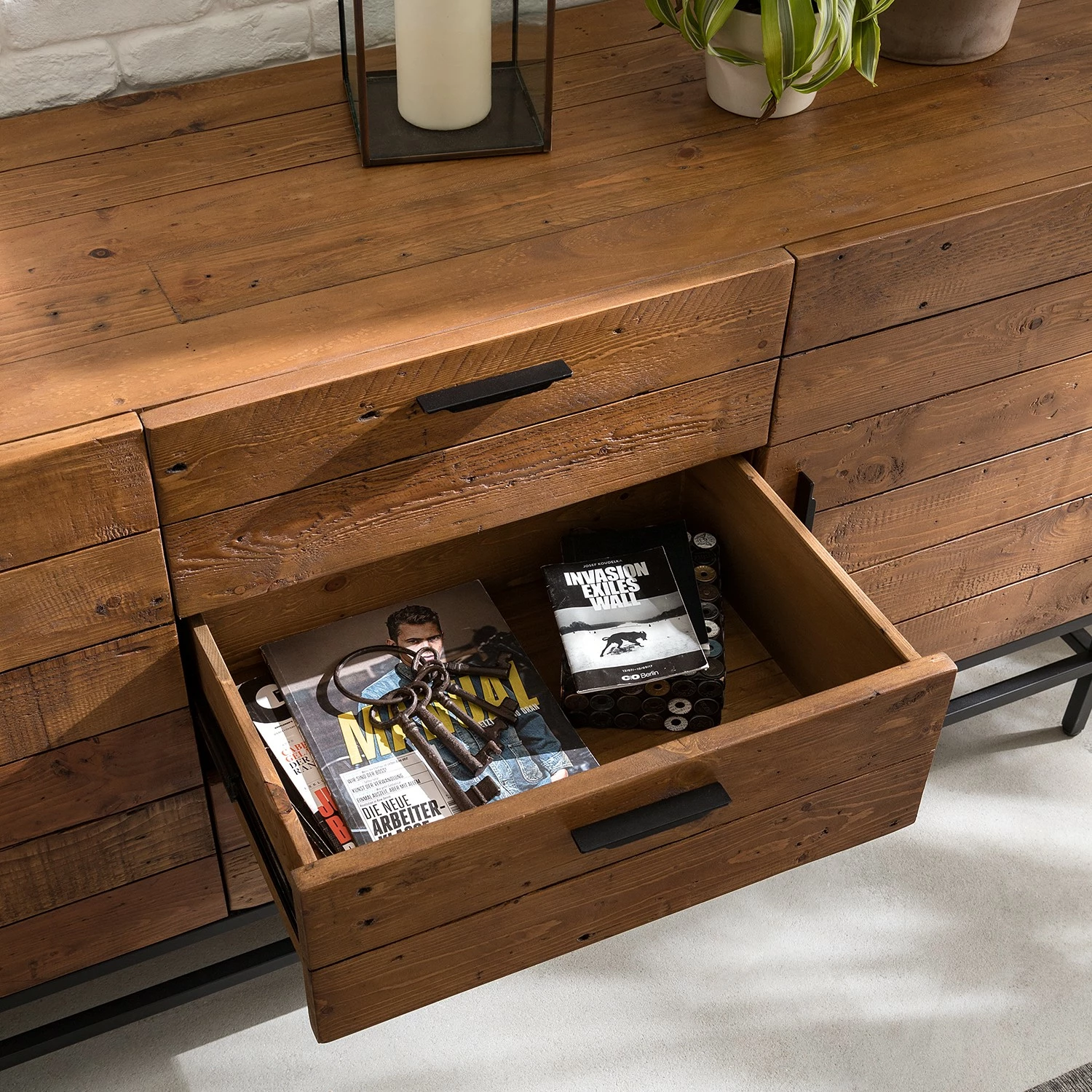 Ars manufacti Sideboard Grasby II - Altholz Pinie / Metall - Pinie Dunkel / Schwarz 11 Ars manufacti Sideboard Grasby II - Altholz Pinie / Metall - Pinie Dunkel / Schwarz – Bild 9