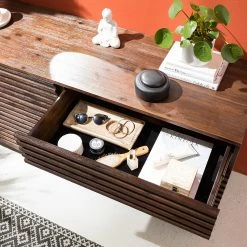 Studio Copenhagen Sideboard Kirley I - Akazie massiv - Akazie Dunkel 29 Studio Copenhagen Sideboard Kirley I - Akazie massiv - Akazie Dunkel -BÜROMÖBEL Verkaufsgeschäft 1000218062 210608 14180000018 DETAILS P000000001000218062