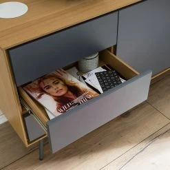 Studio Copenhagen Sideboard Danica - Echtholzfurnier - Matt Dunkelgrau / Esche 22 Studio Copenhagen Sideboard Danica - Echtholzfurnier - Matt Dunkelgrau / Esche -BÜROMÖBEL Verkaufsgeschäft 1000220479 201113 13035300054 DETAILS P000000001000220479