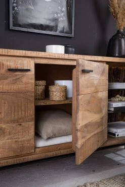 Ars Natura Sideboard Roody - Inkl. Beleuchtung - Akazie massiv / Metall - Akazie / Schwarz 27 Ars Natura Sideboard Roody - Inkl. Beleuchtung - Akazie massiv / Metall - Akazie / Schwarz -BÜROMÖBEL Verkaufsgeschäft 1000238181 220420 052 DETAILS P000000001000238181