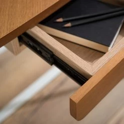 Fredriks Schreibtisch Azua - Eiche Dekor / Weiß -BÜROMÖBEL Verkaufsgeschäft 1000256391 220407 033 DETAILS P000000001000256391