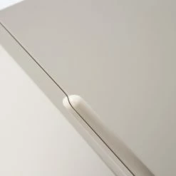 Studio Copenhagen Sideboard Cooby I - Muschelweiß / Eiche Hell -BÜROMÖBEL Verkaufsgeschäft 1000276966 220729 080 DETAILS P000000001000276966