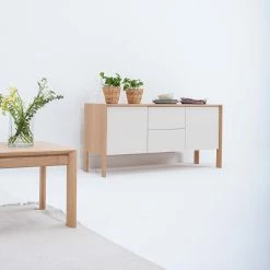 Studio Copenhagen Sideboard Maayka I - Eiche teilmassiv - Mushroom Creme / Eiche Hell -BÜROMÖBEL Verkaufsgeschäft 1000277378 211012 153646000022 MOOD DETAILS P000000001000277378 mood