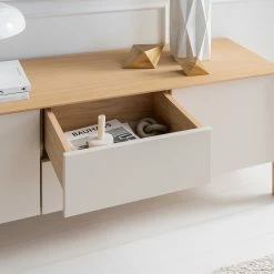 Studio Copenhagen Sideboard Maayka I - Eiche teilmassiv - Mushroom Creme / Eiche Hell -BÜROMÖBEL Verkaufsgeschäft 1000277378 220905 023 MOOD DETAILS P000000001000277378 mood