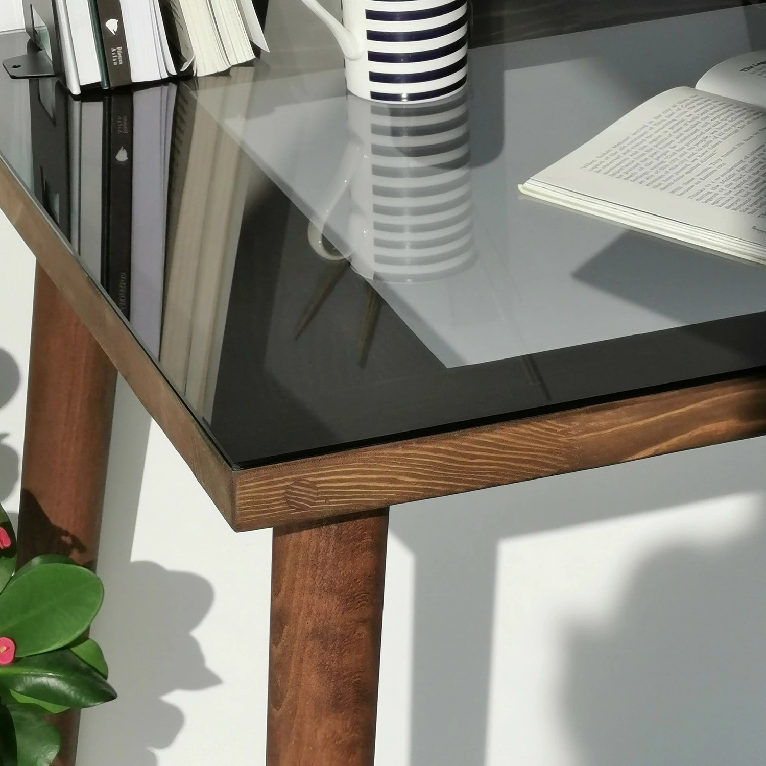 Red Living Schreibtisch Jimo - Kiefer & Buche massiv / Glas - Kiefer Braun / Schwarzglas 8 Red Living Schreibtisch Jimo - Kiefer & Buche massiv / Glas - Kiefer Braun / Schwarzglas – Bild 6