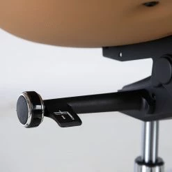 Fredriks Bürostuhl Zore - Kunstleder / Metall - Cognac / Aluminium -BÜROMÖBEL Verkaufsgeschäft 1000310651 220826 040 DETAILS P000000001000310651