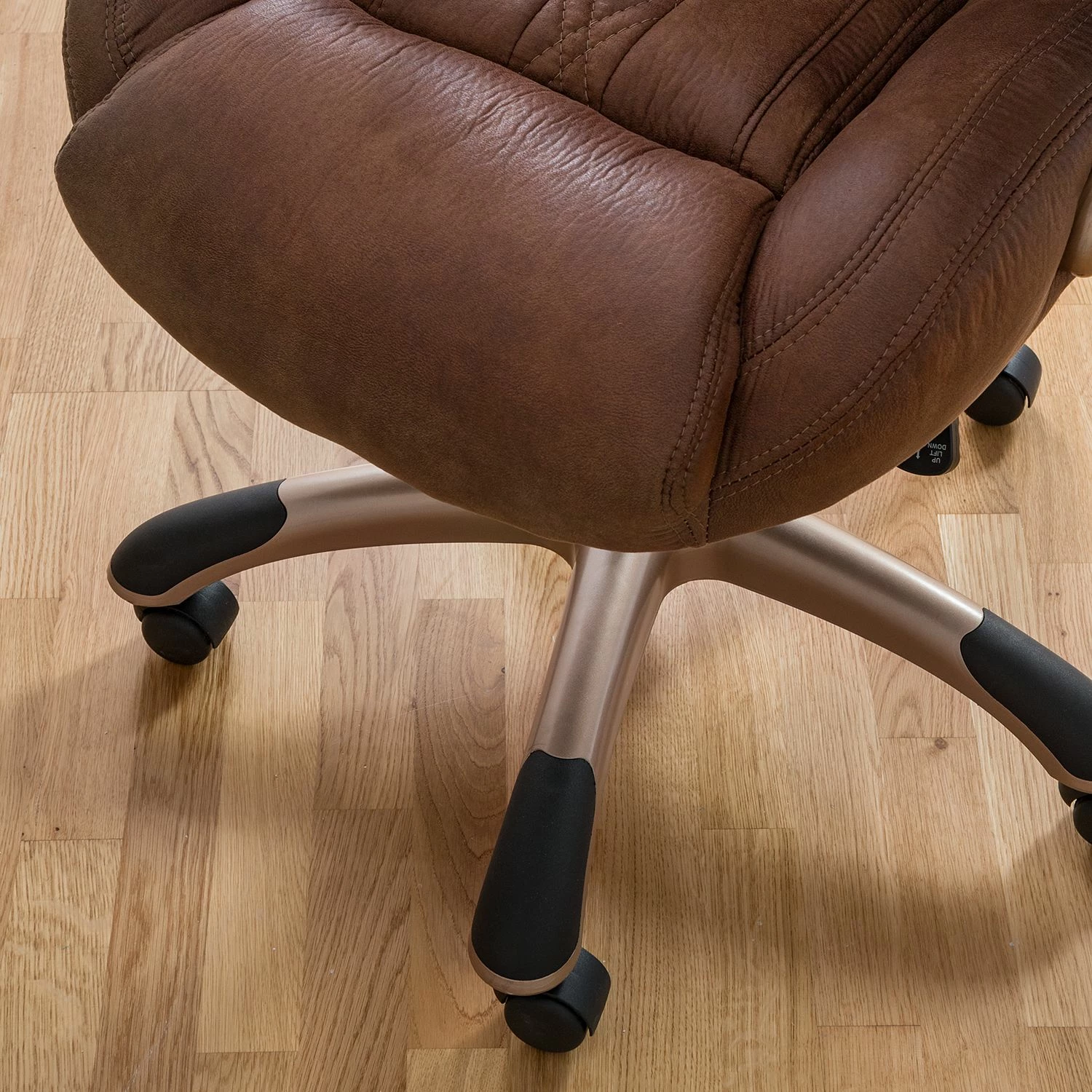 Home24office Chefsessel Baylor XXL - Braun / Kupfer 11 Home24office Chefsessel Baylor XXL - Braun / Kupfer – Bild 9